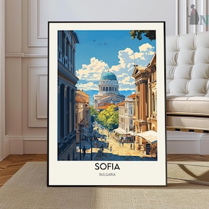 Puede incluir: Una ilustración colorida de una escena de calle de la ciudad de Sofía, Bulgaria. La imagen presenta un gran edificio con cúpula en la distancia, con edificios que bordean la calle a ambos lados. La calle está llena de gente y coches, y el cielo es de un azul brillante.