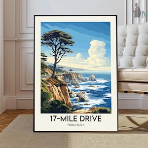 Könnte beinhalten: Ein schwarzer gerahmter Poster mit einer malerischen Aussicht auf eine Küste mit einem großen Baum im Vordergrund. Der Poster trägt den Text "17-Mile Drive Pebble Beach" am unteren Rand.
