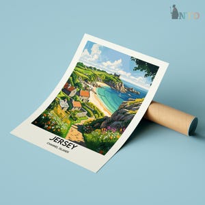 Pu&ograve; includere: Un'illustrazione colorata di una scena costiera a Jersey, Isole del Canale. L'immagine presenta un sentiero tortuoso che conduce a una spiaggia con acqua turchese e un piccolo villaggio sullo sfondo. Il testo "JERSEY CHANNEL ISLANDS" &egrave; in basso nell'immagine.