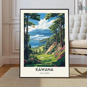 Puede incluir: Una impresión artística enmarcada de una escena de campo de golf con una montaña al fondo. La impresión presenta un campo de golf verde, árboles y un lago. El texto "KAWANA GOLF COURSE" está en la parte inferior.