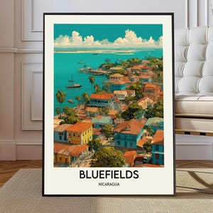 Puede incluir: Una impresión artística enmarcada de Bluefields, Nicaragua. La obra de arte representa un pueblo costero con edificios coloridos, barcos y palmeras bajo un cielo azul brillante. El texto "BLUEFIELDS NICARAGUA" está impreso en la parte inferior de la imagen.