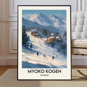 Puede incluir: Impresión enmarcada de una estación de esquí de montaña nevada. La obra presenta esquiadores en una ladera cubierta de nieve, con edificios y árboles salpicando el paisaje. El texto "MYOKO KOGEN SKI RESORT" está en la parte inferior.
