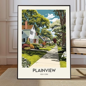 Peut inclure: Une affiche encadrée présentant une illustration colorée d'une rue suburbaine à Plainview, New York. L'œuvre représente des maisons avec des pelouses vertes, des arbres et un trottoir. Le texte "PLAINVIEW NEW YORK" est en bas.