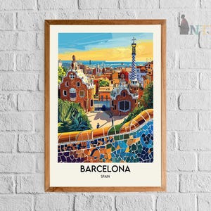 Puede incluir: Una ilustraci&oacute;n colorida de una ciudad con un camino de mosaico en primer plano. El texto "BARCELONA ESPA&Ntilde;A" est&aacute; en la parte inferior de la imagen.