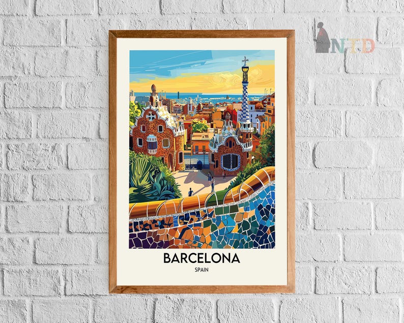 Puede incluir: Una ilustraci&oacute;n colorida de una ciudad con un camino de mosaico en primer plano. El texto "BARCELONA ESPA&Ntilde;A" est&aacute; en la parte inferior de la imagen.