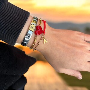 Elegantes Stahl Kettenarmband mit Herz Murano und rotem Seil Buchstaben 2er-Set