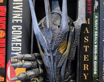 Angolo lettura del Signore Oscuro: decorazione da scaffale fantasy da collezione dipinta a mano, ispirata al film.