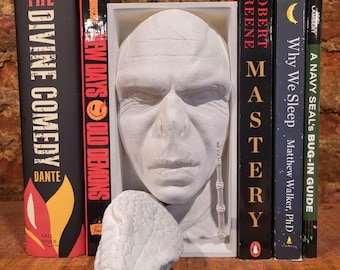 Cantinho de Leitura Voldemort: Enfeite de Estante para Livros do Bruxo das Trevas, Decoração Fantástica Pintada à Mão