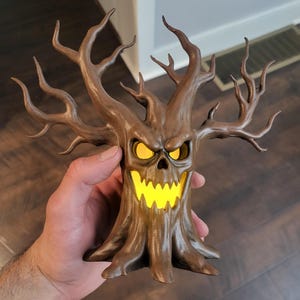 不気味な木のティーライトホルダー ハロウィン装飾 手描きのお化け木キャンドルホルダー 不気味な棚ディスプレイ 秋のテーブルデコレーション