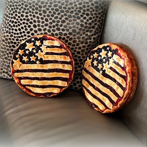 Patriotic Pie Cushion USA 250th Anniversary Pillow American Flag Pie Decor 1776-2026 Round Throw Pillow