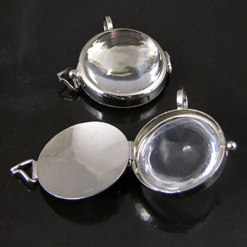 4 Magnifying Our Glass Pendants, pack of 4 image 1