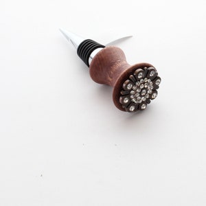 Weinverschluss aus Holz im Concho-Stil mit Crystal Floral