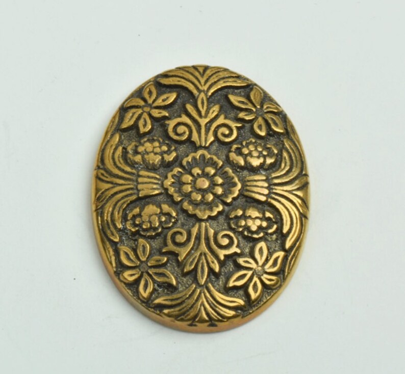 Button oval 40mm x 30mm  flat back 09510AG sold 3 each per package antique brass