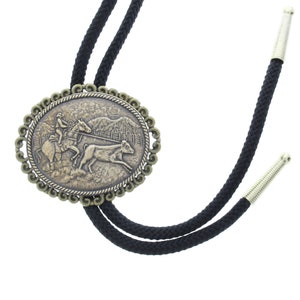 Rodeo Bolo Tie, ottone antico, cordone nero o rosso da 36", prodotto negli Stati Uniti, ciascuno