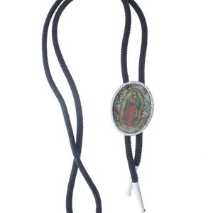 Western Bolo Krawatte, Jungfrau De Guadelupe Bild, Resin 40x 30 mm, schwarze Kordel,