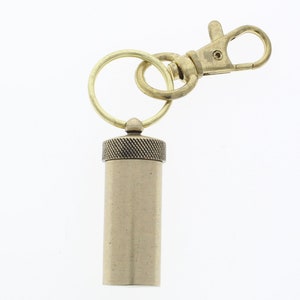 Schlüsselanhänger Messing Kanister, 4cm, fasst Fundstücke oder Pillen,