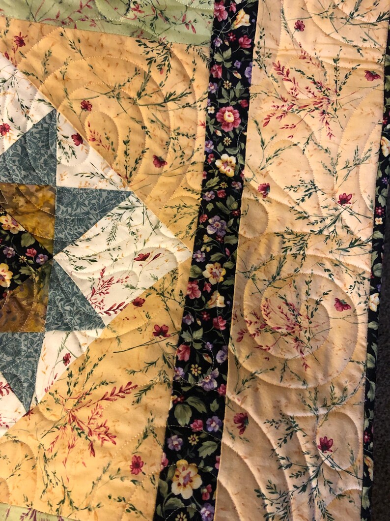 Scrappy Star Throw Quilt: Floral Feminine Twin Bed Quilt - Etsy