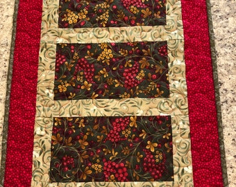 Winterberry Hollyberry Woodland Quilted Table Runner