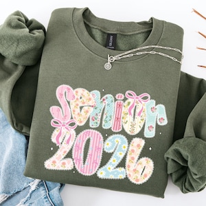 Senior 2026 Sweatshirt, Coquette Bow Senior Sweatshirt, Class of 2026 Senior Sweater, Girly Senior Graduation Sweatshirt, Cute Senior Hoodie
