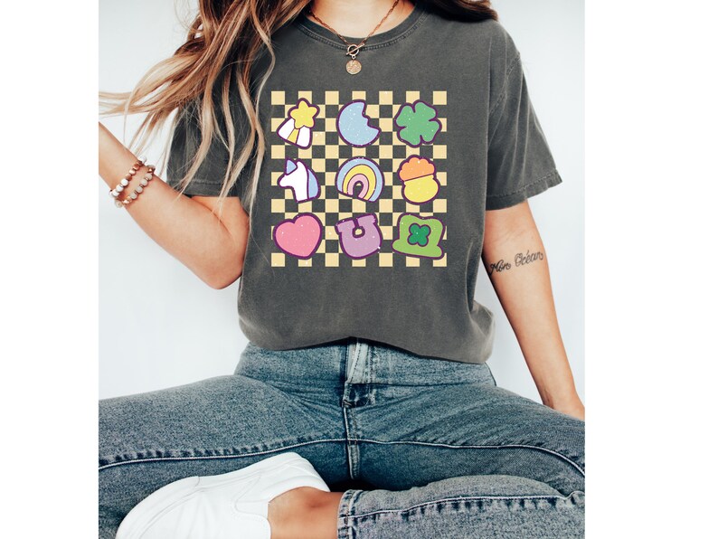Camisa con amuleto de la suerte Comfort Colors®, camisa con trébol y arcoíris, camisa del Día de San Patricio, camisa de San Patricio, camisa de la suerte, camisa de la buena suerte de San Patricio imagen 2