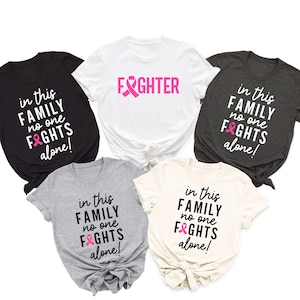 In dieser Familie kämpft niemand allein Shirt, Brustkrebs-Krieger-T-Shirt, Familien-Krebs-Kampf-Shirt, Brustkrebs-Bewusstsein zusammenpassendes T-Shirt