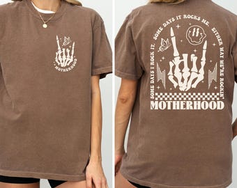 Comfort Colors® Mutterschaft Manchmal rocke ich es manchmal rockt es mich Shirt, Rocker Mom Shirts, Muttertagsgeschenk, lustiges Mom T-Shirt, Geschenk für Mama