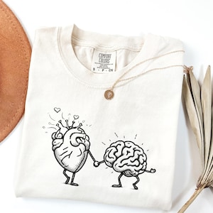 Maglietta per la consapevolezza della salute mentale Comfort Colors®, maglietta motivazionale, la salute mentale è importante, maglietta con un cuore e un cervello carino, maglietta con uno psicologo scolastico immagine 3