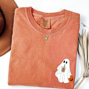 Comfort Colors® Сute Ghost Kaffee-Shirt, Сute Ghost Iced Coffee Shirt, Boo-Geist-Shirt, Geist-Kaffee-Shirt, Halloween-Kaffee-Liebhaber
