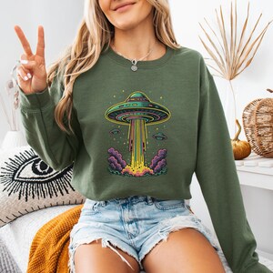 Retro grafisk Alien-tröja, kuslig UFO-tröja, present till Alien-älskare, Alien-bortförande, Alien-rymdskepps-tröja, Paranormal UFO-tröja bild 4