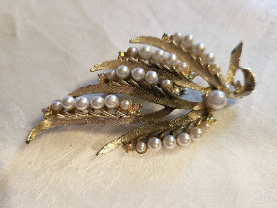 Vintage Leaf Ladies Brooch Pearls Gold Setting Rh… - image 2