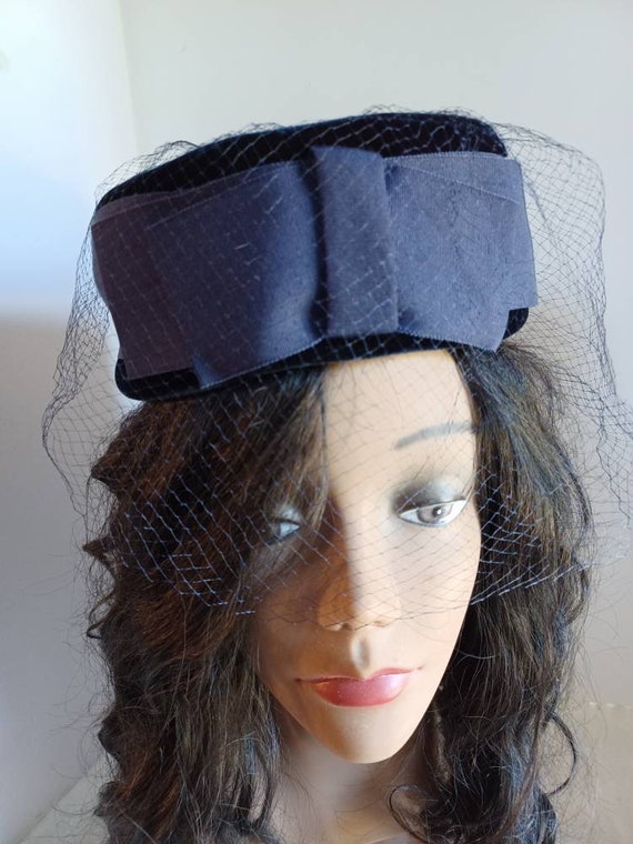 Vinrage Navy Blue Velvet Pillbox Style Ladies Hat… - image 7