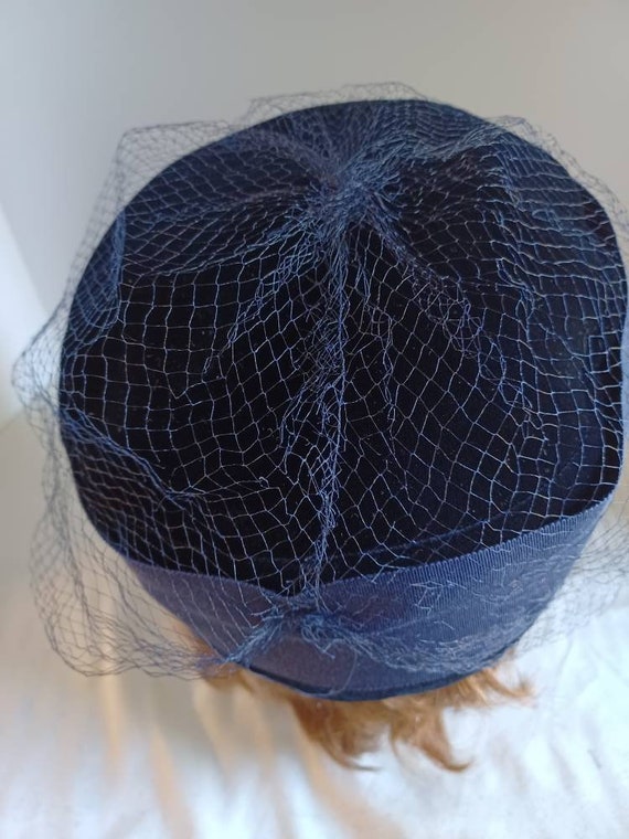 Vinrage Navy Blue Velvet Pillbox Style Ladies Hat… - image 3