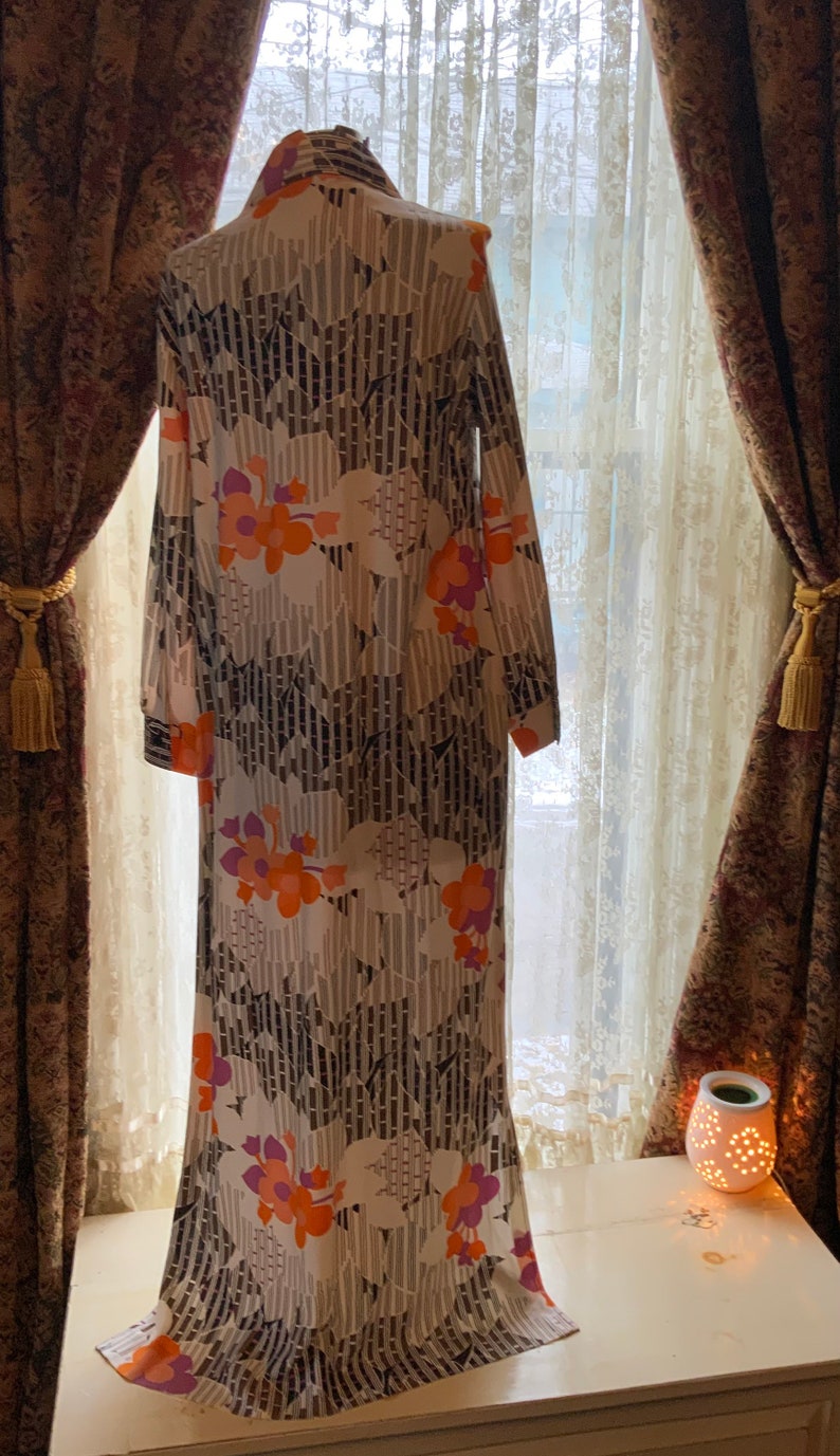 Womens Vintage Long Sleeve Dress Montgomery Wards 1960’s Ankle Length White Orange Brown Pattern Straight Style