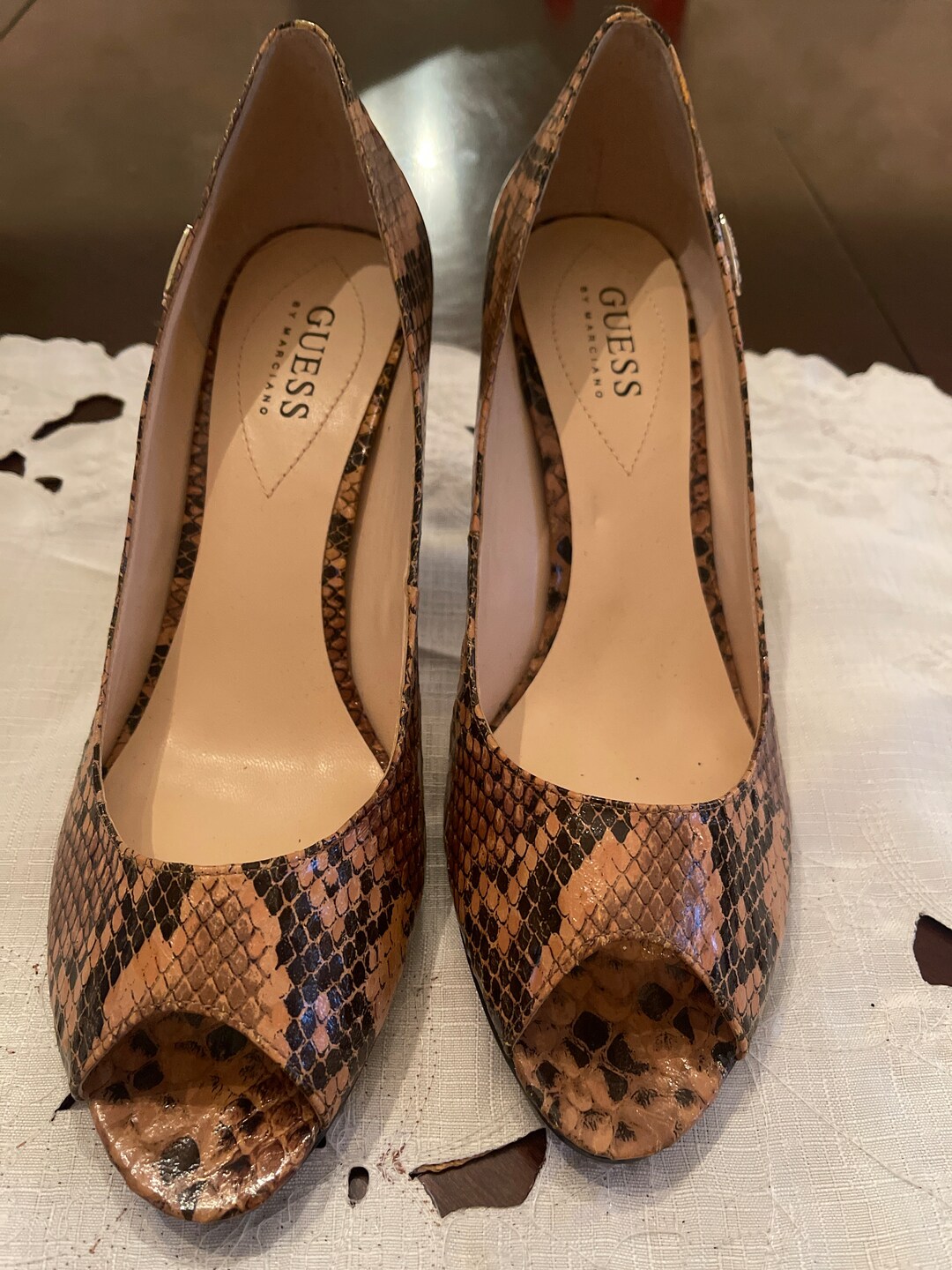 guess snakeskin shoes