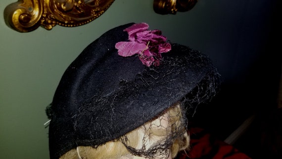 1940's Vintage Black Felt Ladies Hat Pink Velvet … - image 1