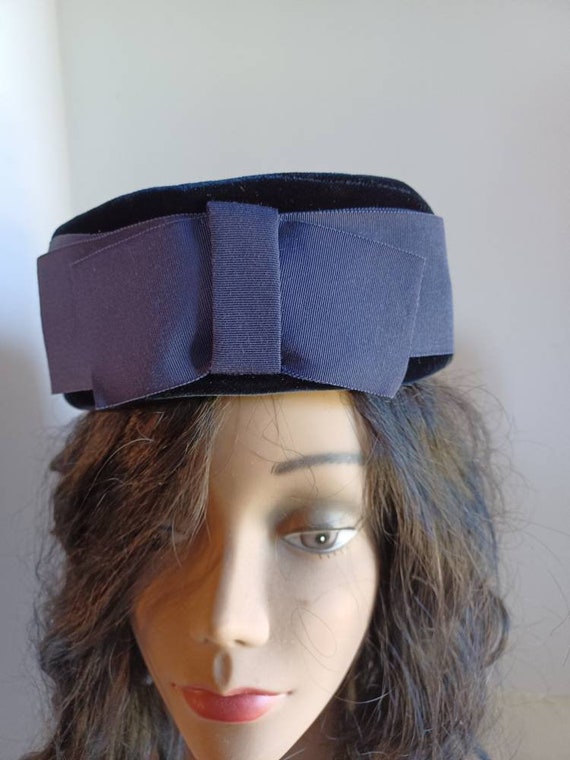 Vinrage Navy Blue Velvet Pillbox Style Ladies Hat… - image 6