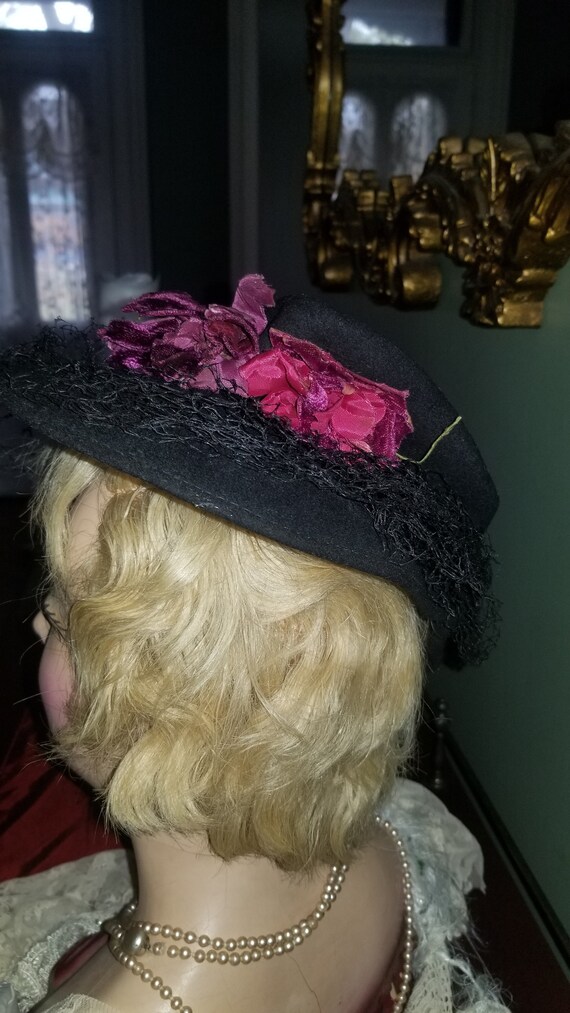 1940's Vintage Black Felt Ladies Hat Pink Velvet … - image 3