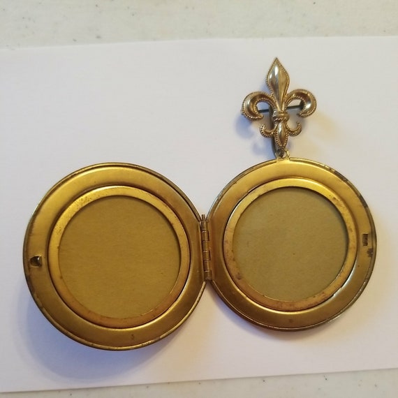 Vintage Gold Engraved Locket Fleur De Lis Brooch … - image 4