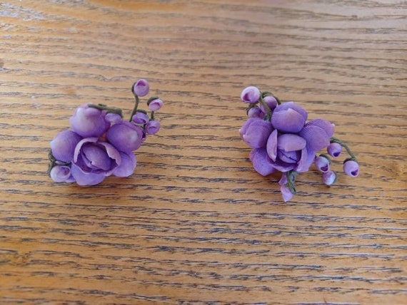 Gorgeous Vintage Purple Flower Screw Back Earring… - image 1