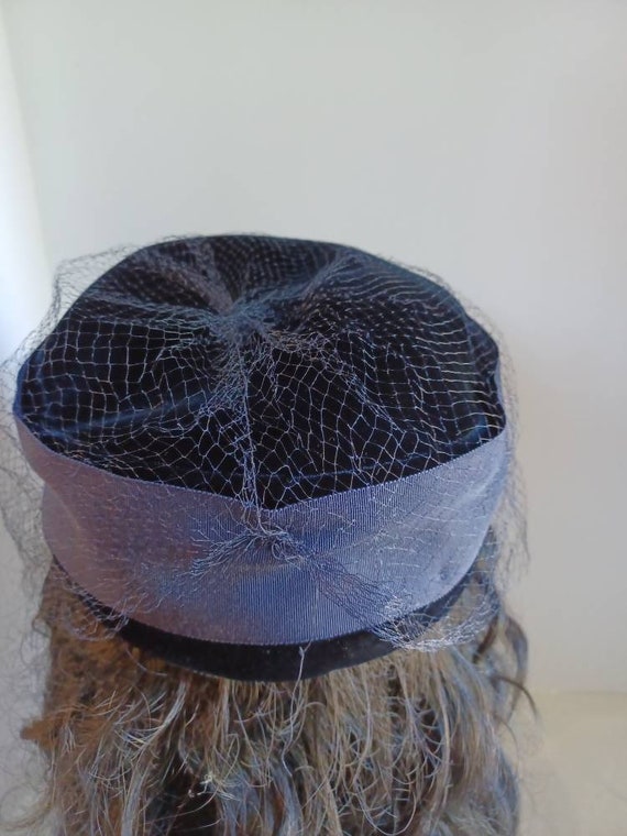 Vinrage Navy Blue Velvet Pillbox Style Ladies Hat… - image 9