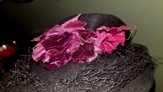 1940's Vintage Black Felt Ladies Hat Pink Velvet … - image 4