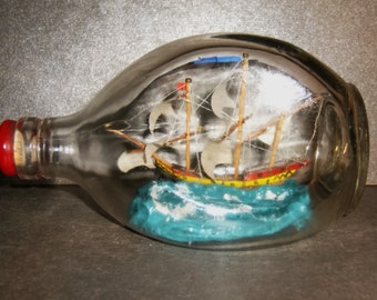 SHIP in BOTTLE Golden Hind Haig Ltd Scotland English Galleon Full Rigged Sailing Nautical Maritime Old Vintage Boat Model