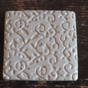 Sottobicchiere quadrato in ceramica grès trasparente fatto a mano