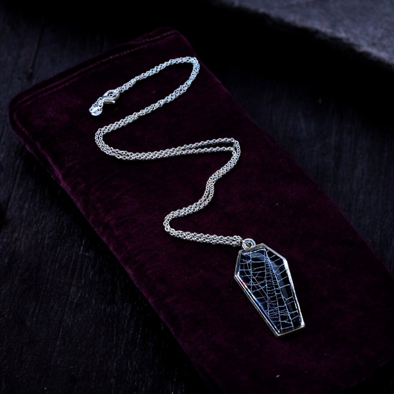 Real Spiderweb Coffin Pendant zdjęcie 6