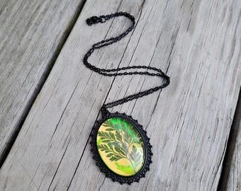 Colgante de helecho holográfico en verde