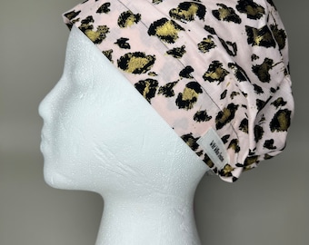 Złota i różowa europejska czapka chirurgiczna z motywem geparda