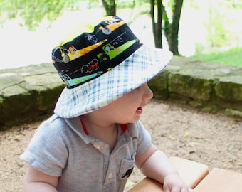 Bucket sun hat for children, reversible with fish and cars