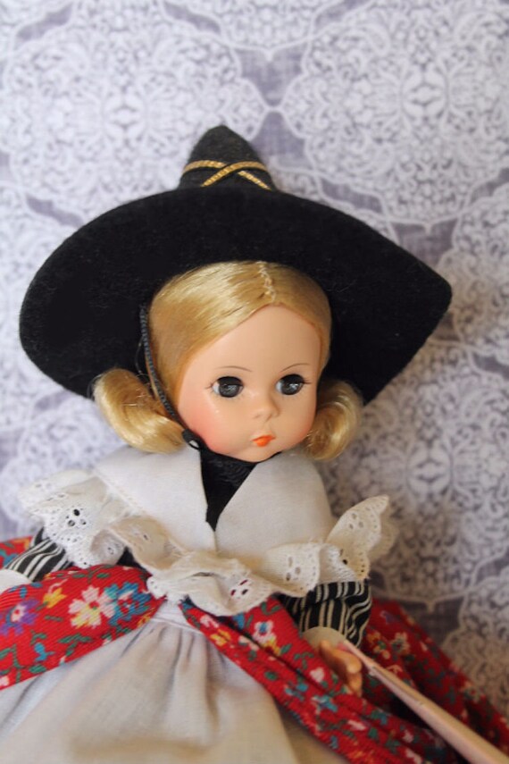 madame alexander miniature showcase