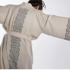 Geometric Pattern Kimono – Handmade Boho Robe with Sacred Lines – Minimalist Festival Wear for Yoga, Ritual & Everyday Style”