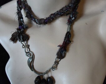 The Silk Scroll necklace